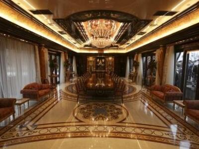 Μέσα στο παλάτι του Βίκτορ Γιανουκόβιτς (ΦΩΤΟ)