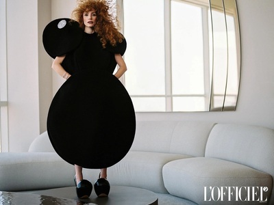 Φόρεμα και παπούτσια Marc Jacobs, κοσμήμ...