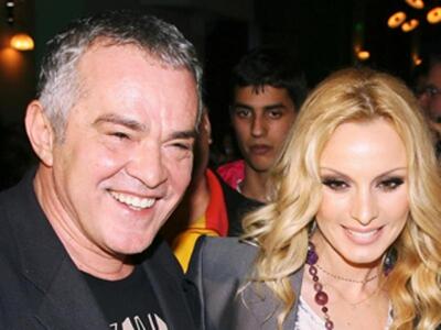 Ζήνα - Λύρας: Δεν χορταίνουν τη μπέμπα τους! 