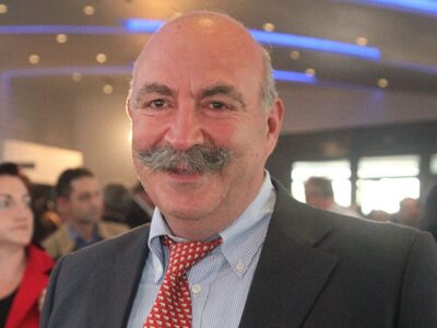 Ο Χρήστος Μαυρίκης πυροβόλησε στον αέρα ...