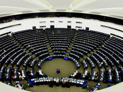 ΕΕ - δημοσκόπηση: Μεγάλη αύξηση της ακρο...