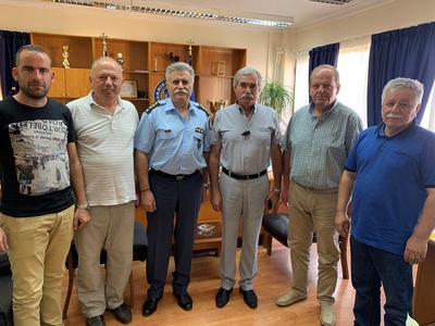 Επίσκεψη των Επαγγελματοβιοτεχνών της Αχ...