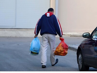Διανομή τροφίμων μέσω του ΤΕΒΑ σήμερα στην Πάτρα 