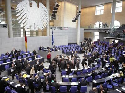 Yπερψηφίστηκε στη γερμανική Βουλή το τρί...