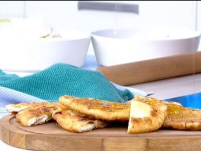 Πώς φτιάχνουμε Σφακιανές μυζηθρόπιτες