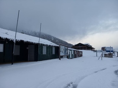 ΔΕΙΤΕ ΠΟΛΛΕΣ ΦΩΤΟ: Χιόνισε για τα καλά στο Χιονοδρομικό Καλαβρύτων
