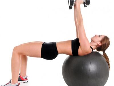 Οι ιδανικές ασκήσεις για ένα στητό στήθος