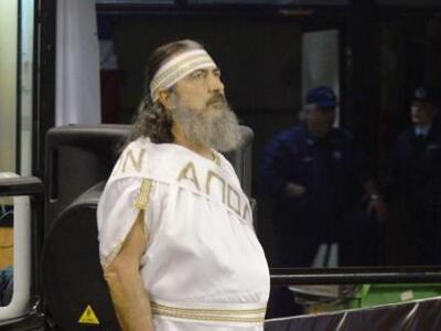 Βασίλης Δοξαράς: Η χαρακτηριστική φιγούρ...