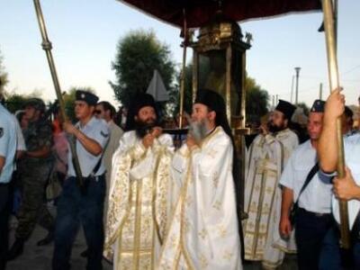 Ζάκυνθος: Χιλιάδες πιστοί στη λιτανεία τ...