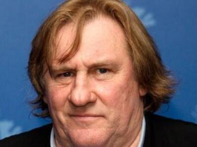 Ο Ζεράρ Ντεπαρντιέ αντεπιτίθεται, παραδί...