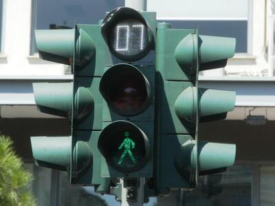 Νέες τεχνολογίες στους σηματοδότες της  ...