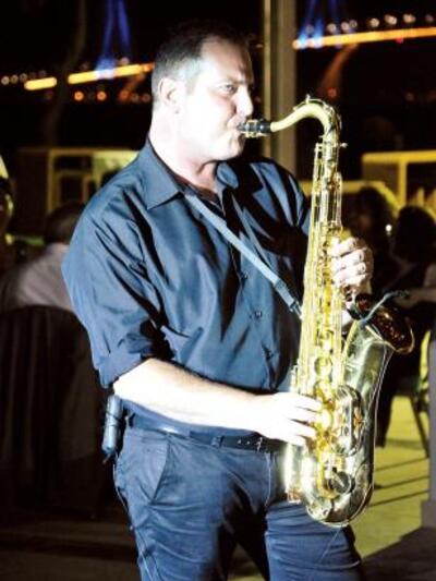 Ξεχωριστή νότα στη δεξίωση έδωσε ο σαξοφ...