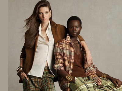 Ζara: Φθινοπωρινή μετάβαση με σουέντ σακ...