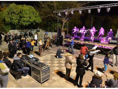 Πάτρα: Ζωντάνεψε το έθιμο της καμήλας- Π...