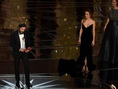 Η Μπρι Λάρσον δεν χειροκρότησε δίνοντας ...