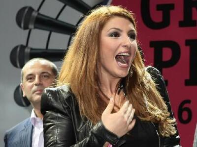 Ε. Παπαρίζου: Λάμπει στο πλευρό του Α. Κ...