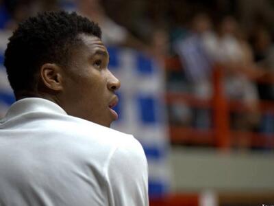 Ο σταρ Γιάννης Αντετοκούνμπο στον πάγκο ...