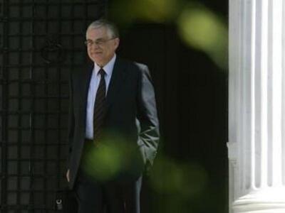 WSJ: «Ο Λ. Παπαδήμος πιθανότερος διάδοχο...