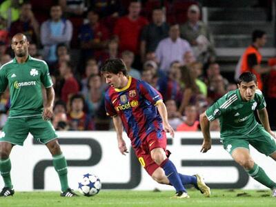 Υποκλήθηκε με πεντάρα στη "βασίλισσ...