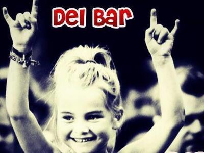 Παρασκευές στο Cafe Del Bar, με την Cleo...