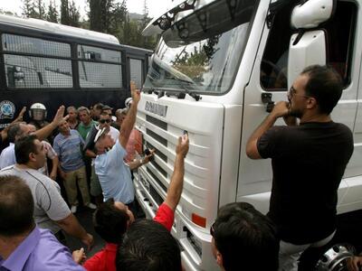 Σε θέσεις μάχης και σήμερα οι μεταφορείς 