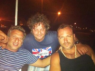 Δύο άνδρες.... έτοιμοι για όλα στο Mare Mare! 