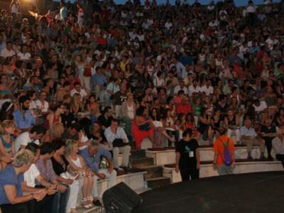 "Διεθνές" Φεστιβάλ Πάτρας: Μόν...