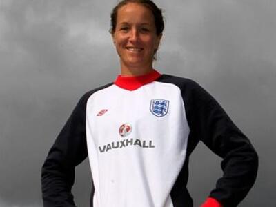 Λεσβία η αρχηγός της Εθνικής Αγγλίας στο...