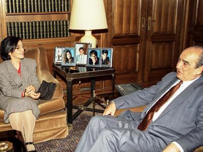 Με την τότε Γ.Γ. του ΚΚΕ Αλέκα Παπαρήγα 