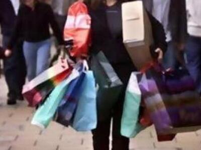 Πάει Κορυδαλλό η 35χρονη που έκλεβε ρούχ...