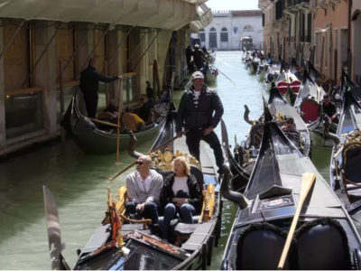 Η Βενετία... βούλιαξε από τους τουρίστες...