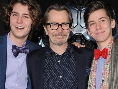 Ο γιος του Γκάρι Όλντμαν υπερασπίζεται τ...