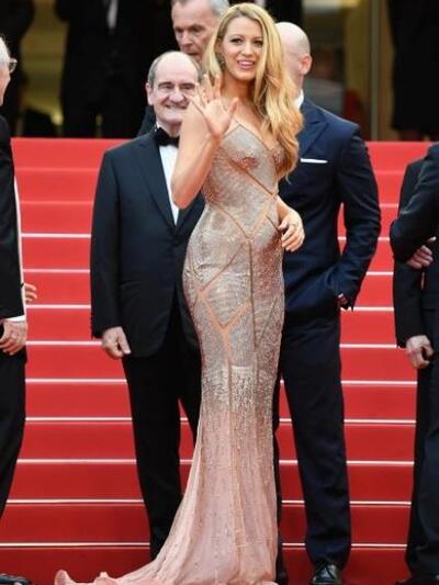 Στο opening του φεστιβάλ με nude κεντημέ...