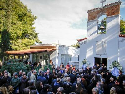 Tελευταίο χειροκρότημα για  τον Τζίμη Πα...