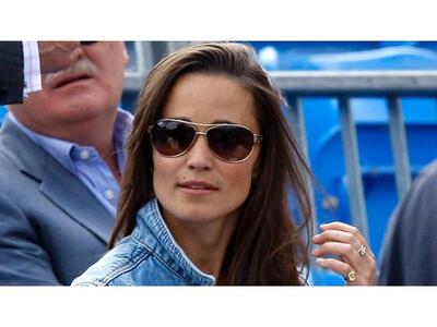 Πρόταση στην Pippa να διαφημίσει... εσώρουχα!