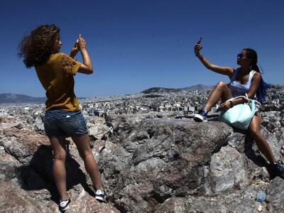 Οι Γερμανοί «ψηφίζουν» Ελλάδα για διακοπές 