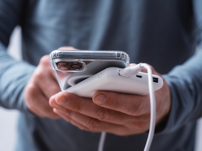 Γιατί τα κινητά δεν πωλούνται πια με φορτιστή 