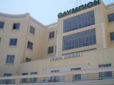 Η ομάδα του Ολύμπιον Θεραπευτηρίου, συμμ...