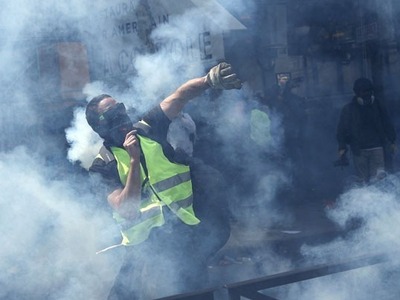 Συγκρούσεις στο Παρίσι μεταξύ των δυνάμε...