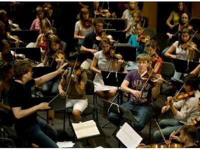Η Συμφωνική Ορχήστρα Νέων της Λειψίας στ...