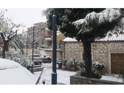 "Έντυσαν" στα λευκά τα πρώτα χ...