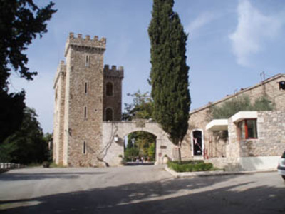 Η "Αχάια Κλάους" μπαίνει δυναμ...