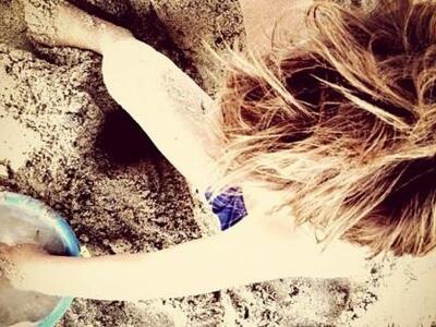 Το παιδάκι της Σίσσυς Χρηστίδου παίζει μ...