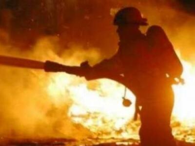 Κάηκε ολοσχερώς καφετέρια τα ξημερώματα 