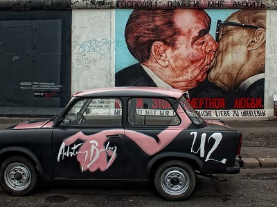 30 χρόνια από την πτώση του τείχους στο Βερολίνο
