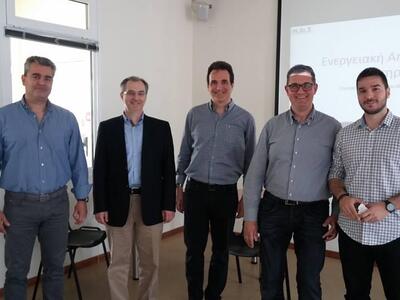 Ο συντονιστής της στρογγυλής τράπεζας κα...