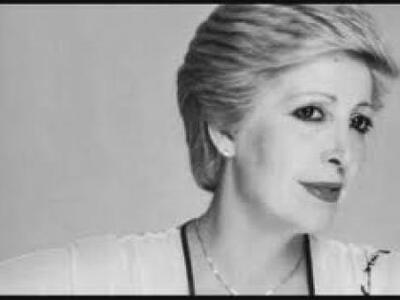 Ο Δήμος Πατρέων ήταν να τιμήσει την Πόλυ...