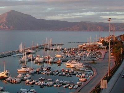 Πάτρα: Ο Ιστιοπλοϊκός καθαρίζει τον βυθό...