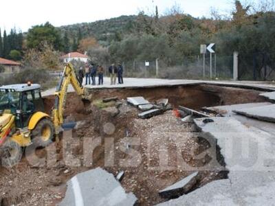 Ηλεία: Κόπηκε στη μέση ο κεντρικός δρόμο...