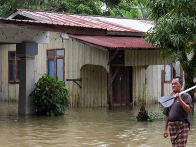 Μαλαισία: Δεκάδες χιλιάδες εγκαταλείπουν...